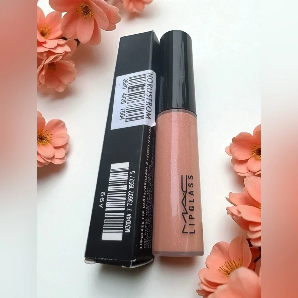 MAC FEELING DREAMY LIPGLASS. RARE. NEW IN BOX. LIMITED EDITION.
